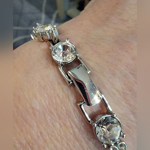 Vintage Signed Trifari Shield Link Bracelet Silver-Tone Rhodium 1950's-1960's? - Picture 7 of 8